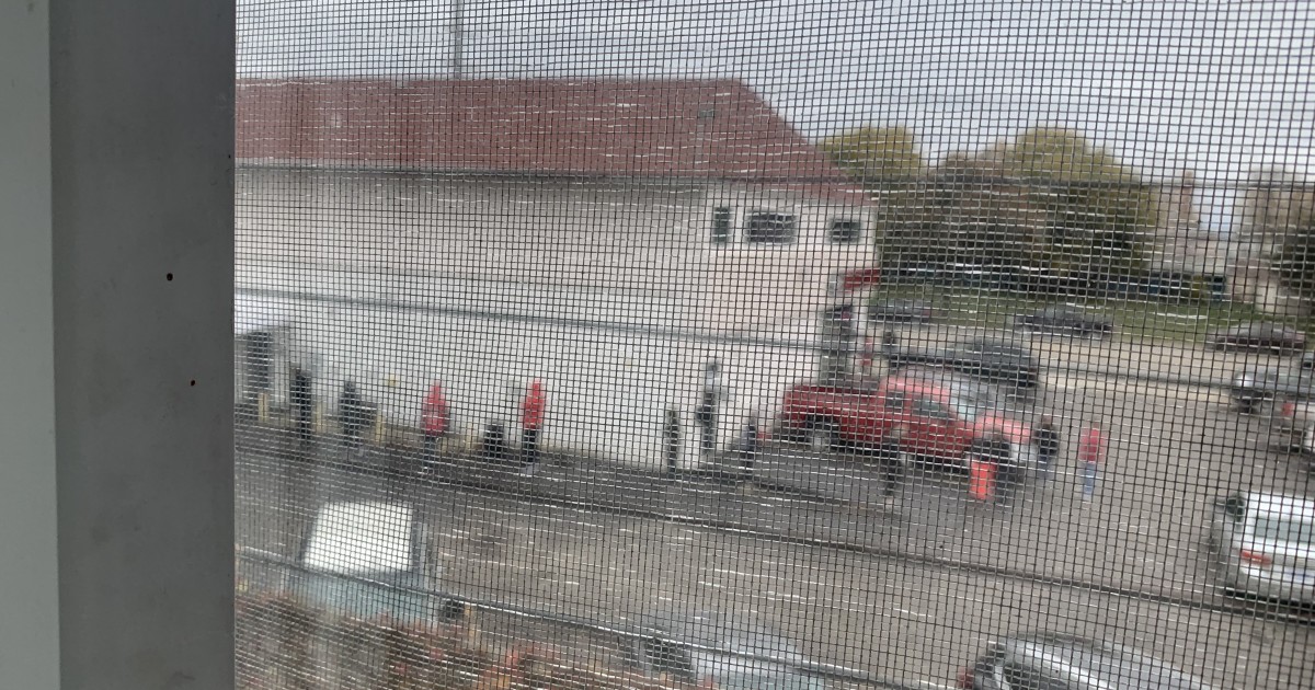 همسایگان نگران خطوط طولانی هستند ، و PPE را از مراقبت های فوری مترو دیترویت دور می زنند و آزمایش COVID-19 را انجام می دهند